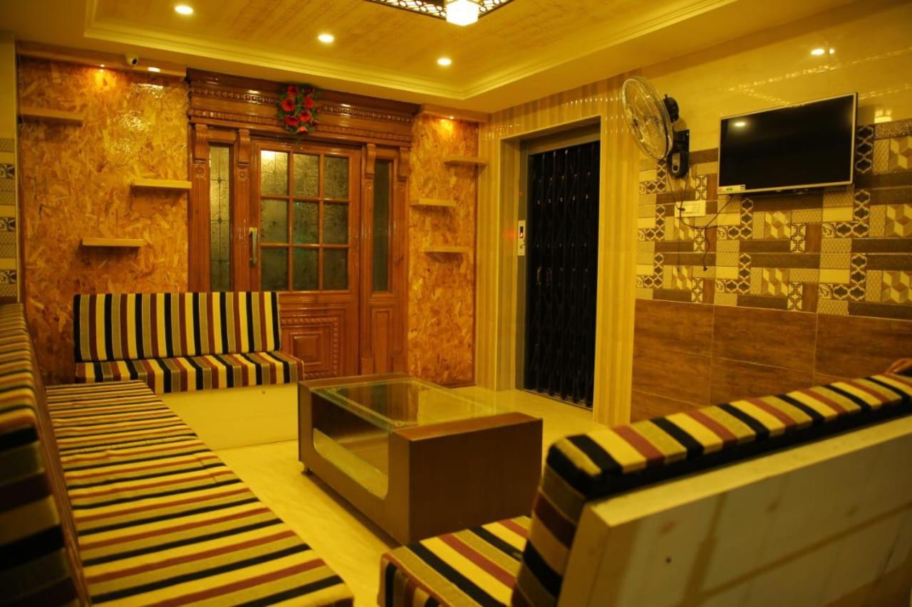 Swapnanivas A/C Dormitory 蒂鲁帕蒂 外观 照片
