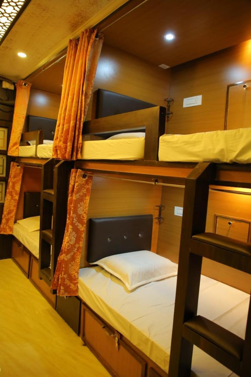 Swapnanivas A/C Dormitory 蒂鲁帕蒂 外观 照片