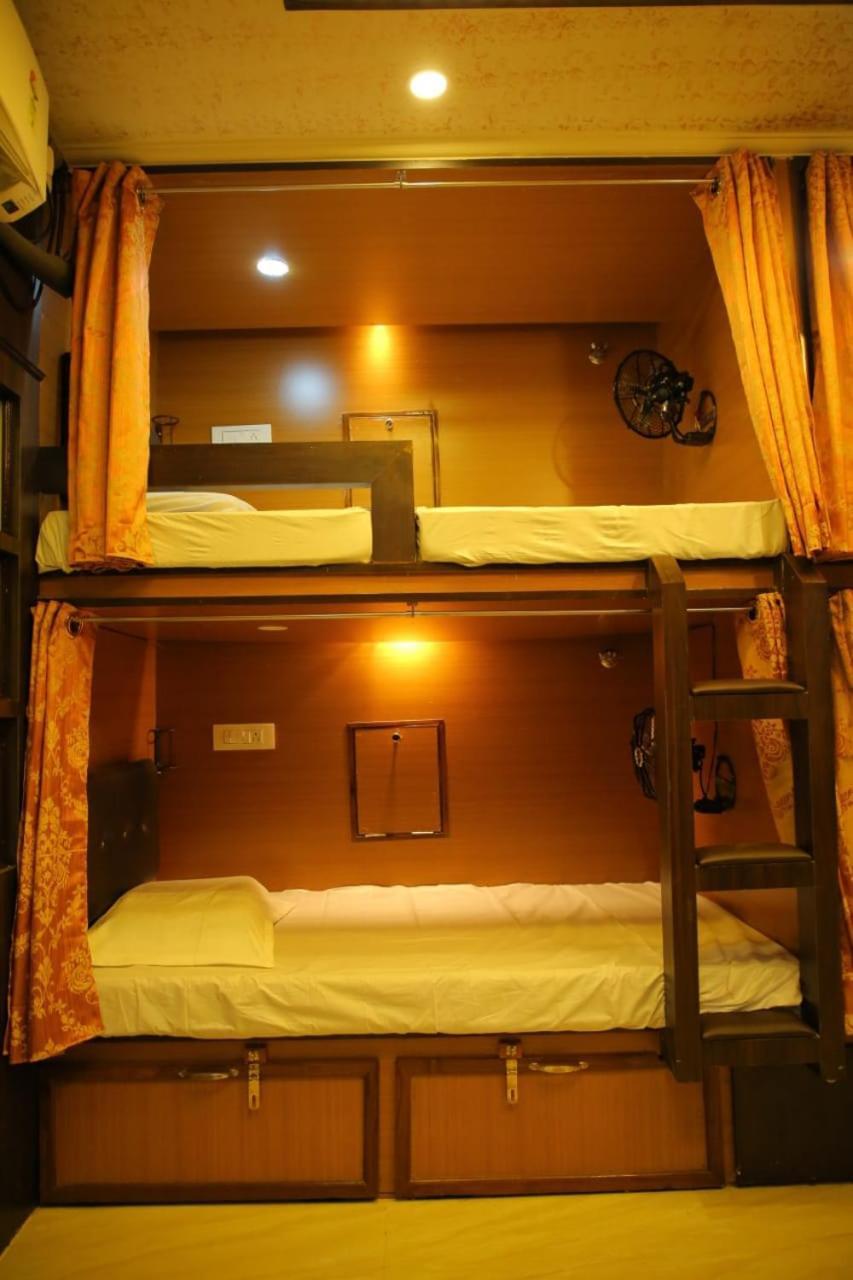 Swapnanivas A/C Dormitory 蒂鲁帕蒂 外观 照片