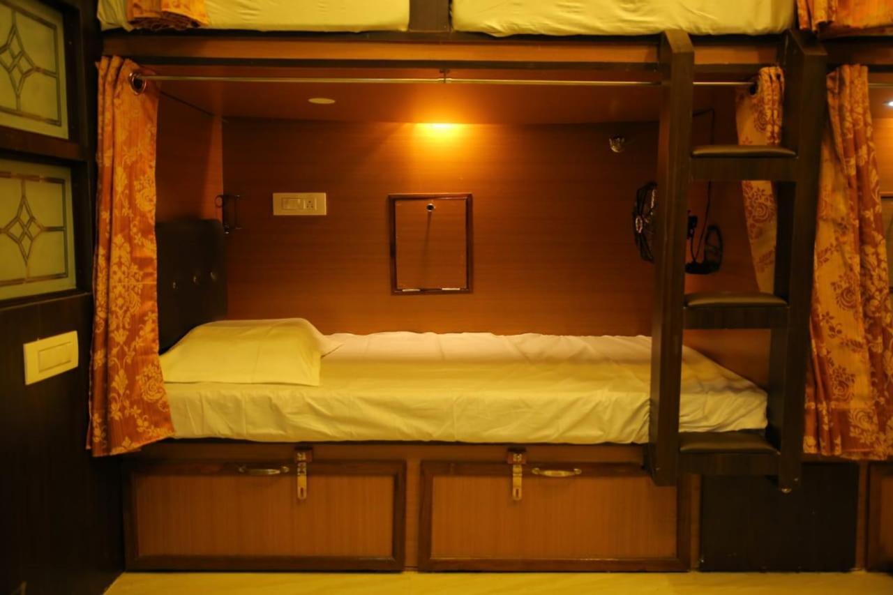 Swapnanivas A/C Dormitory 蒂鲁帕蒂 外观 照片