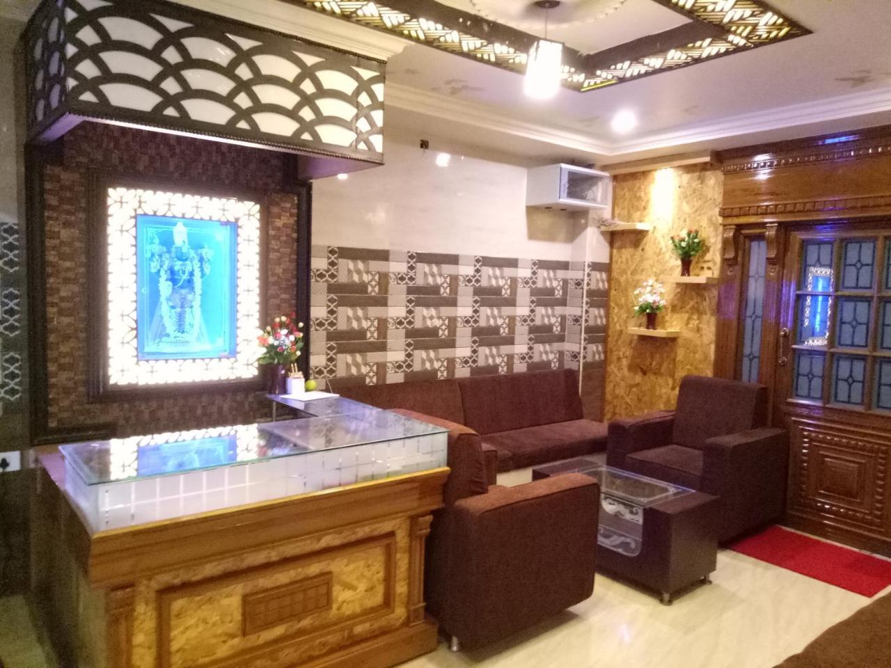 Swapnanivas A/C Dormitory 蒂鲁帕蒂 外观 照片