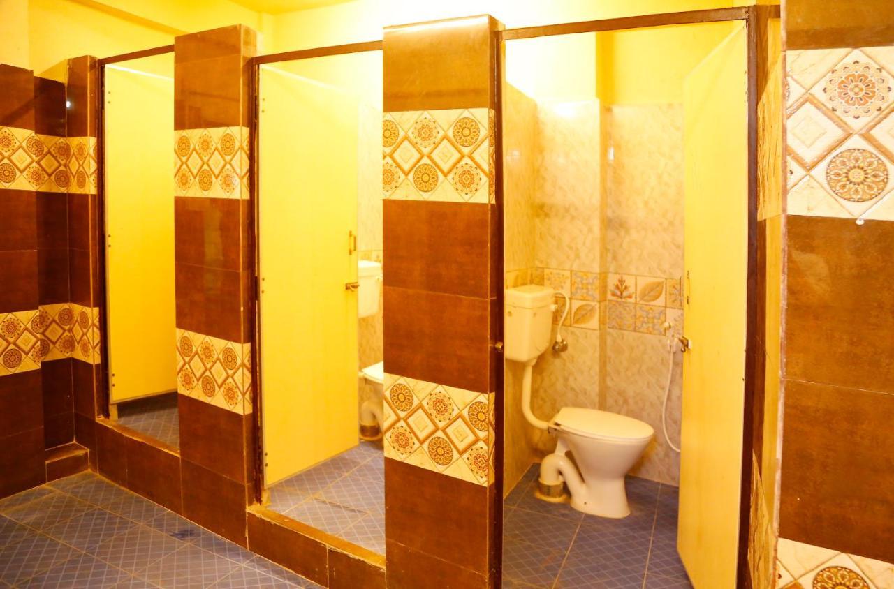 Swapnanivas A/C Dormitory 蒂鲁帕蒂 外观 照片