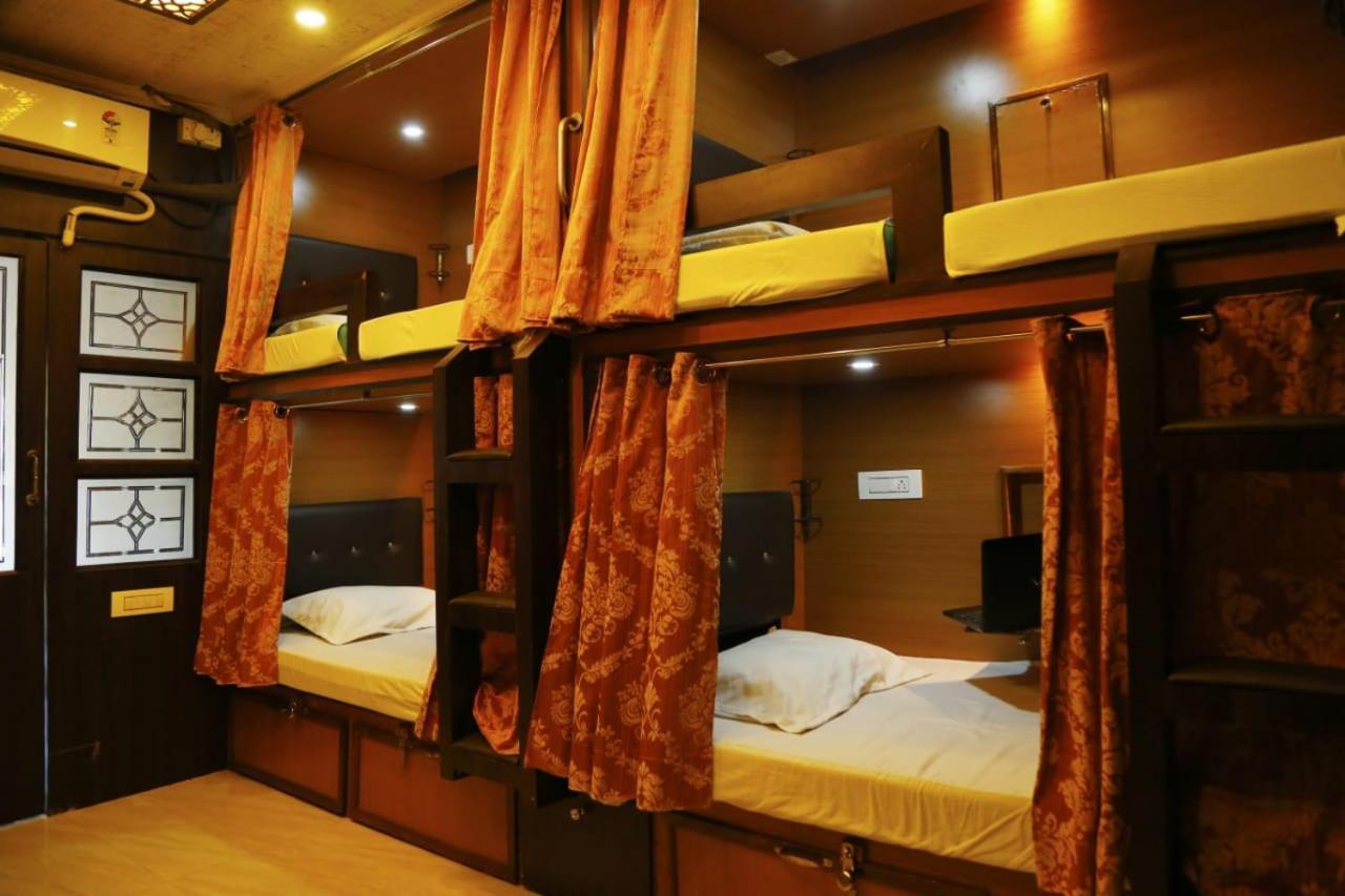 Swapnanivas A/C Dormitory 蒂鲁帕蒂 外观 照片